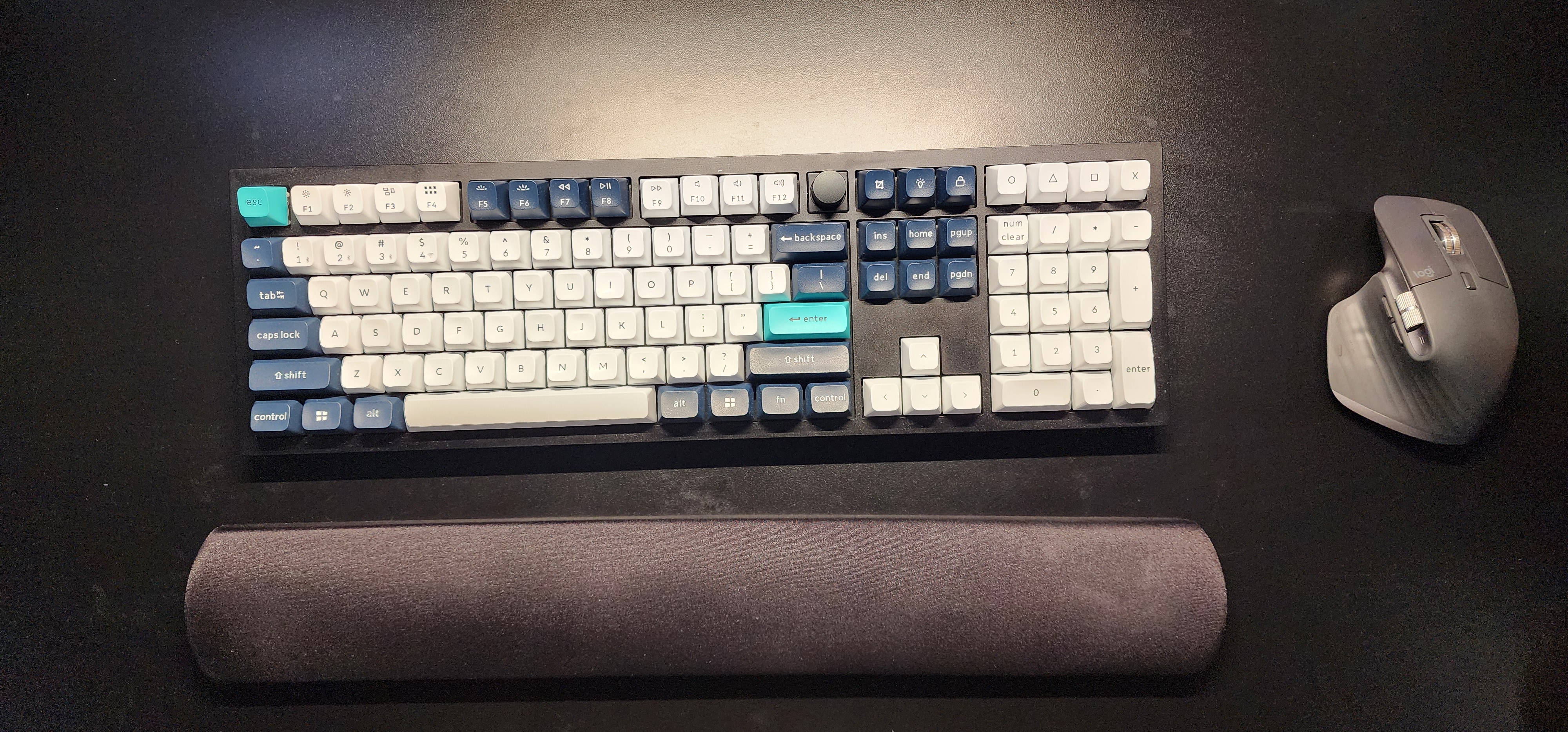 Keyboard with Wrist Rest.